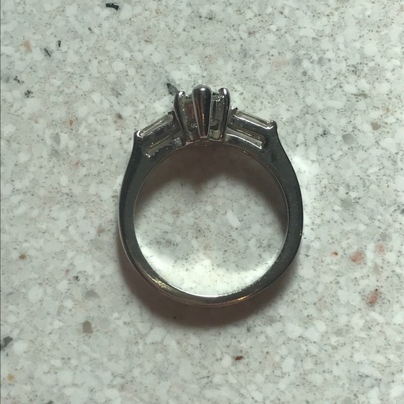 Silver and cubic zirconia ring size 6 - Picture 2 of 4